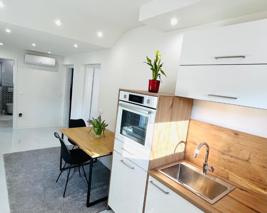 Luxe Apartments Лютомер Экстерьер фото