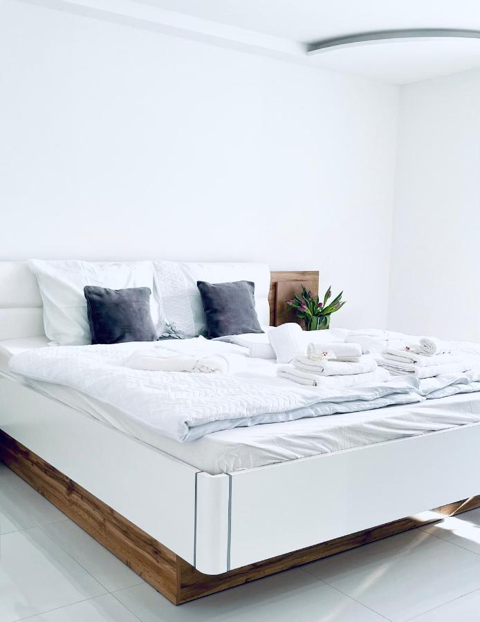 Luxe Apartments Лютомер Экстерьер фото