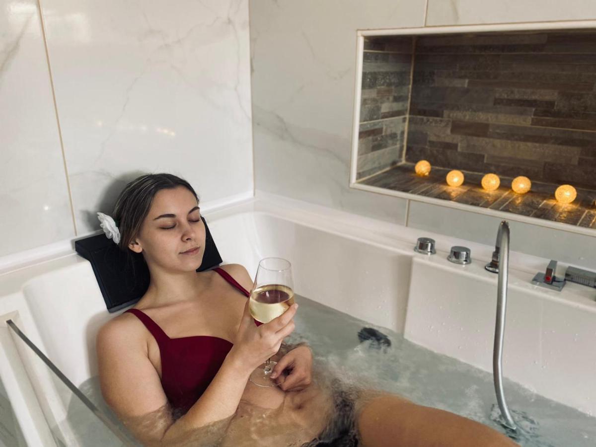 Luxe Apartments Лютомер Экстерьер фото